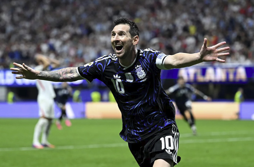 Argentina stuns England with Late Comeback to Reach World Cup Final