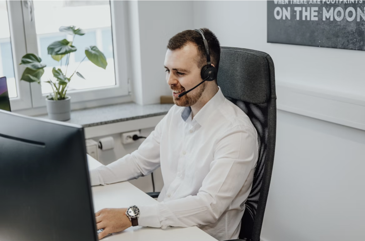 https://unsplash.com/photos/a-man-wearing-a-headset-sitting-in-front-of-a-computer-GQ6bUqDNjZY